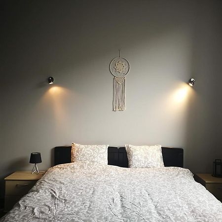 Megi Des Aguesses Guest House Andenne Bagian luar foto