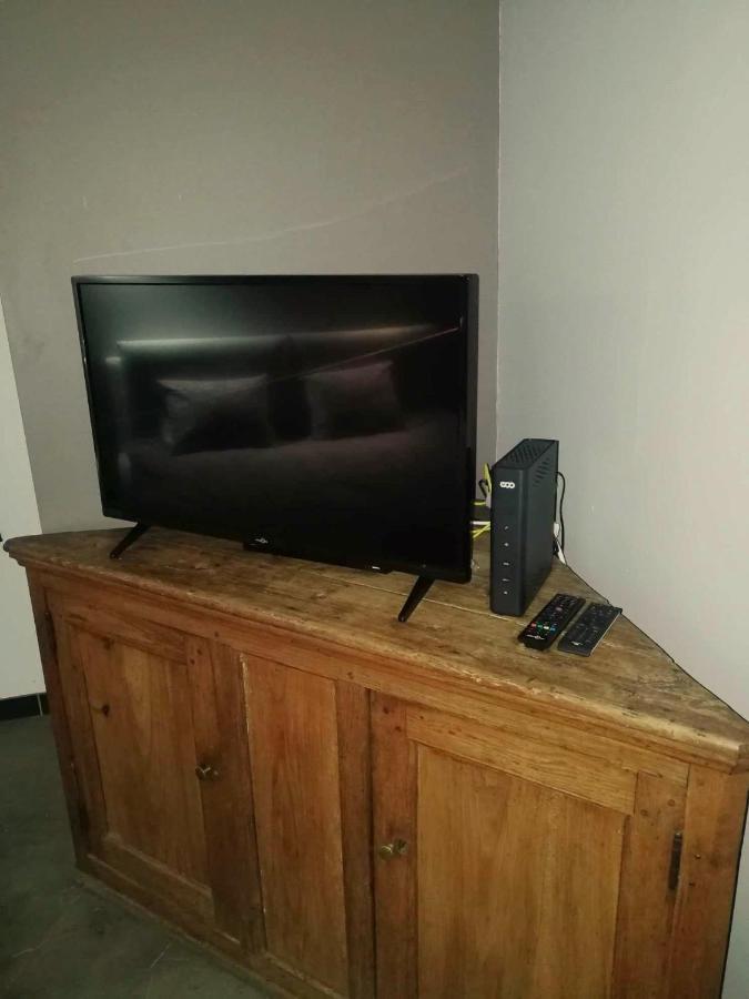 Megi Des Aguesses Guest House Andenne Bagian luar foto